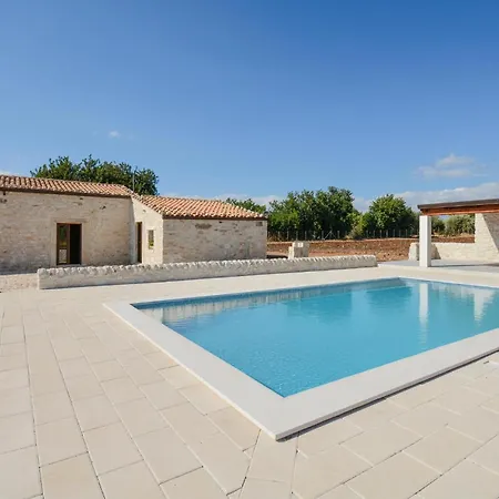 Gorgeous In Chiaramonte Gulfi